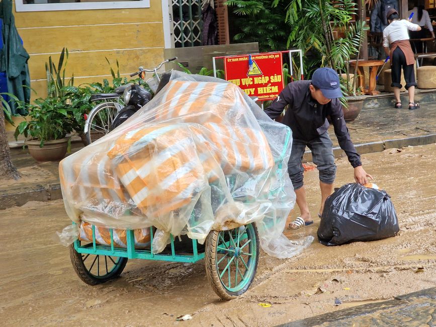 Vorüber die Flut.
Wer sah es wohl, du selig Land, 
wie dich die Welle überwand.