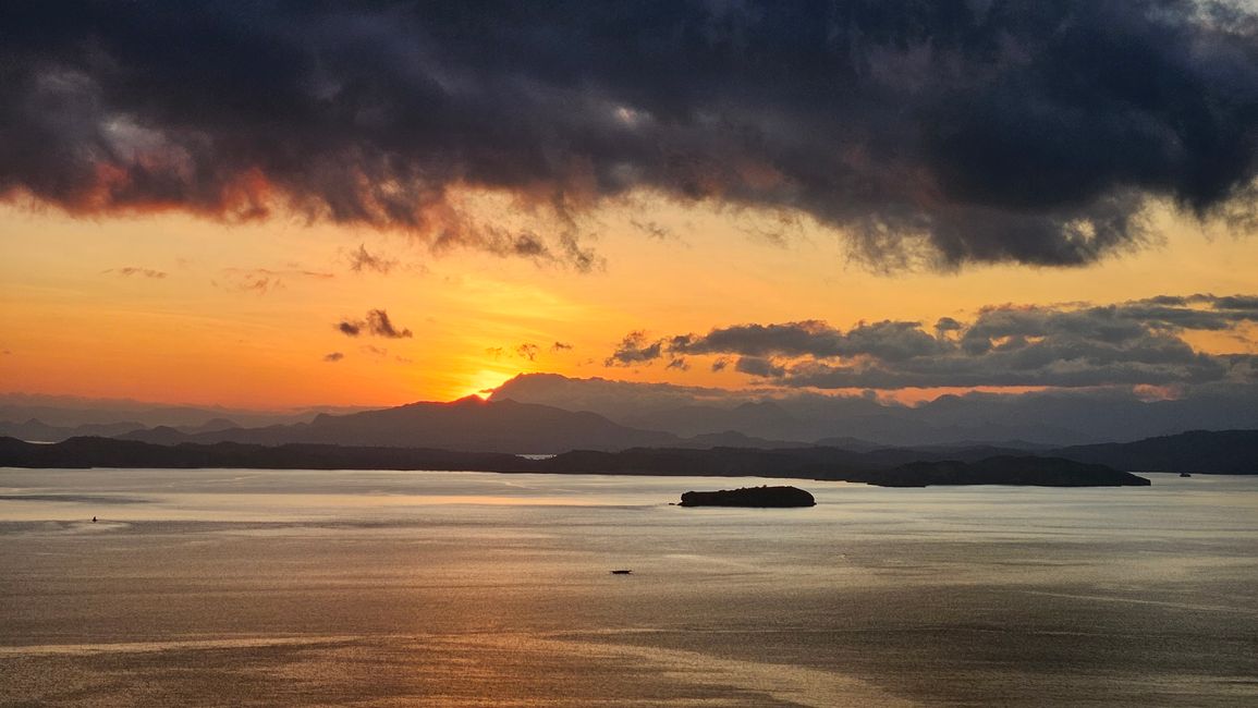 On the Marcopolo Blue from Lombok to Flores