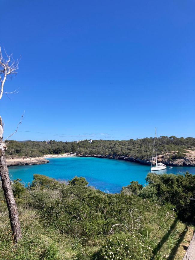 Cala Mondrago-es wird angebadet