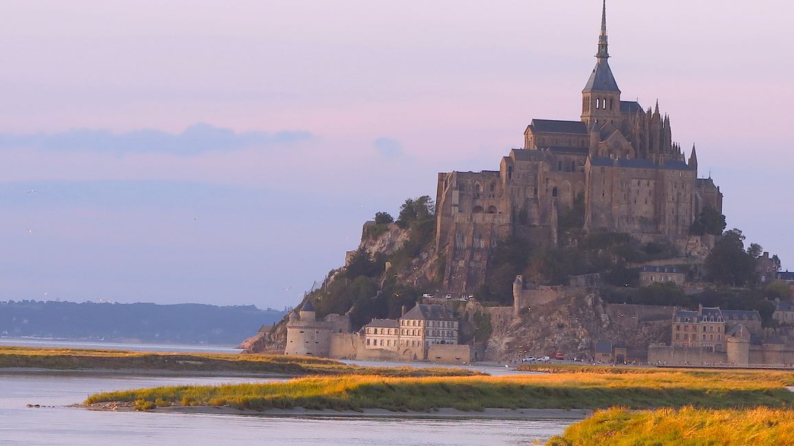 Le Mont-Saint-Michel ist eine Gemeinde (25 Einwohner/ 1.1.2021) in der Normandie im Wattenmeer.