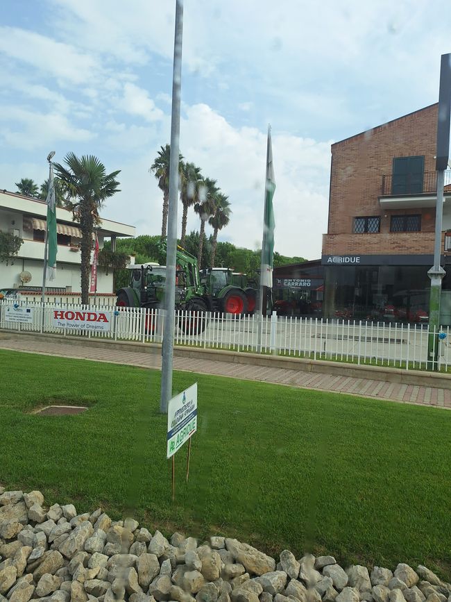 Fendt workshop in the depths of Italy