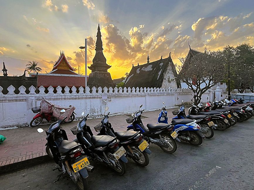 Luang Prabang, Mauer zum Königspalast