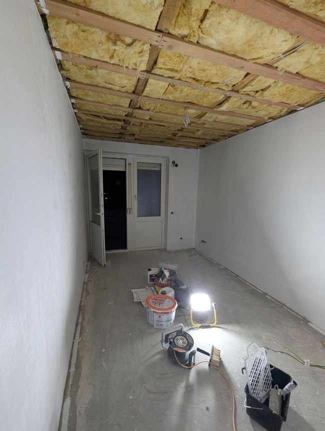 Nach 2* spachteln und schleifen kam der erste Anstrich drauf