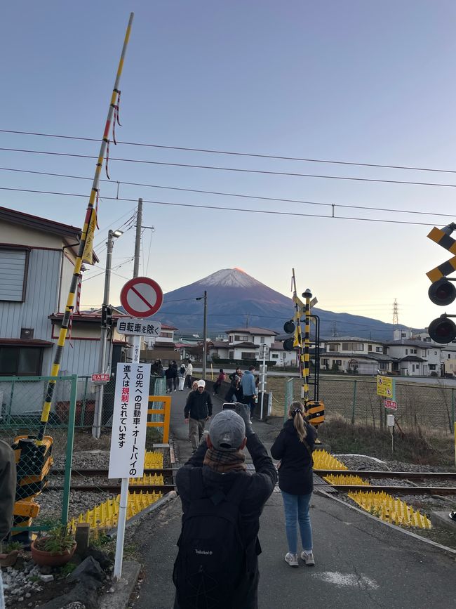 Sonnenuntergang am Bahnübergang
