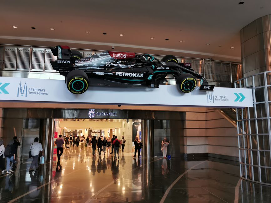 ... encore l'ancienne F1 Petronas ...