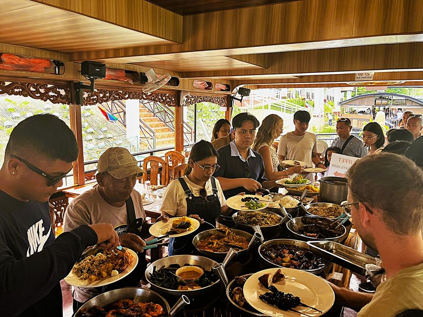 Lunch-Buffet auf dem Loboc