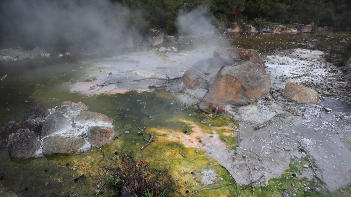 Auch hier erkennt man die Schwefelablgerungen deutlich