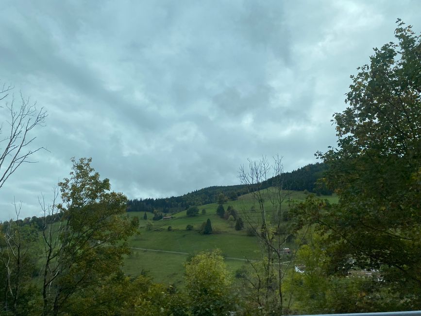 Die Bergkuppen aber noch erkennbar