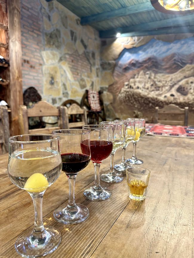Weinprobe im Uplistsikhe Estate