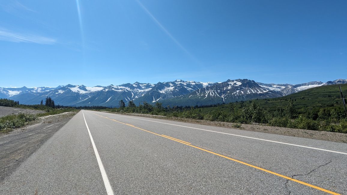 Tag 27: Bärenshow & fantastische Bergwelten - zurück nach Yukon/Kanada