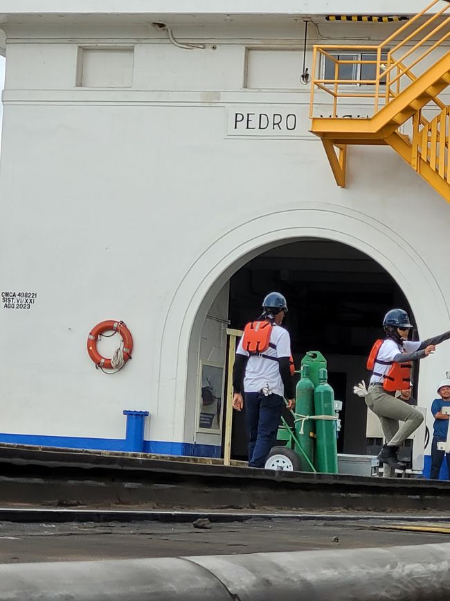 Day 41 of 175: Around the world cruise - Day passage through the Panama Canal