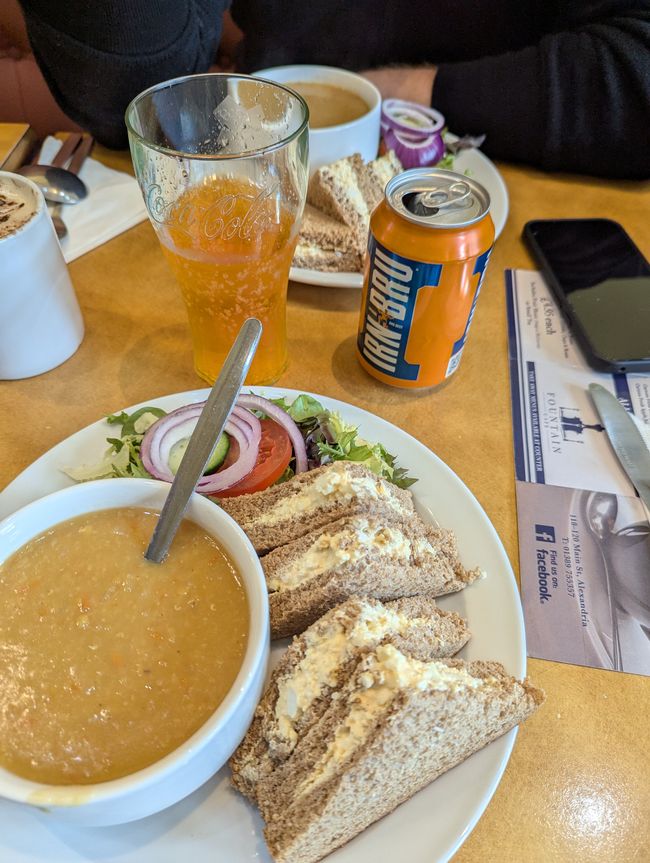 Zeit überbrücken bis der Bus zurück zum WHW fährt im authentischsten Café ever