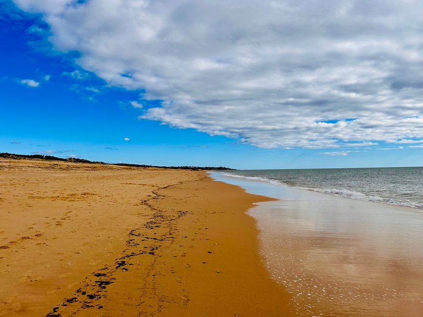 Beach walk from Salgados to Armação de Pêra – Sun, sand, and sea