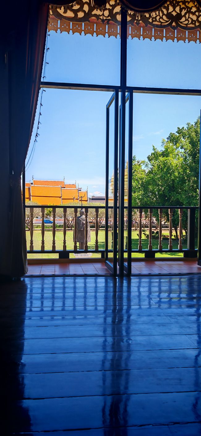 Blick auf den Wat Phra That Chang Khan Worawihan