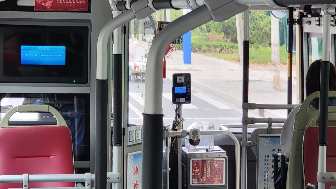 Escáner de código QR en el autobús para el boleto