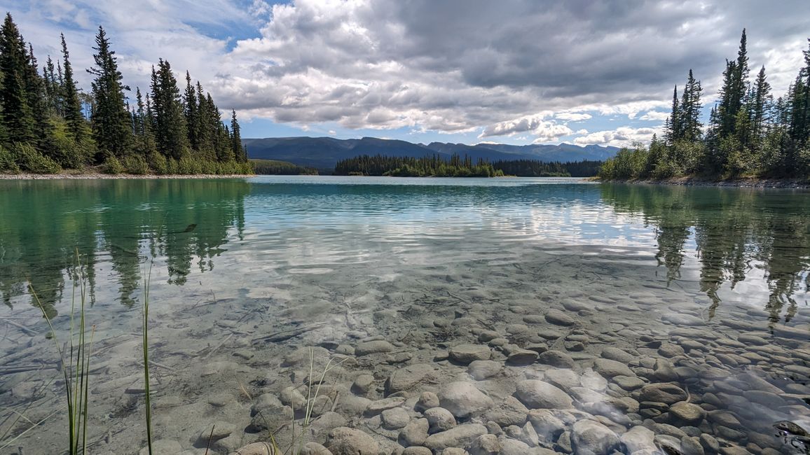 Spiegelungen am Boya Lake