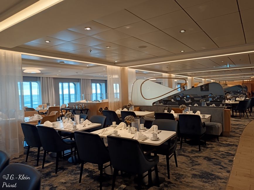 Kleiner Ausschnitt des Atlantik Klassik Restaurant auf Deck 3