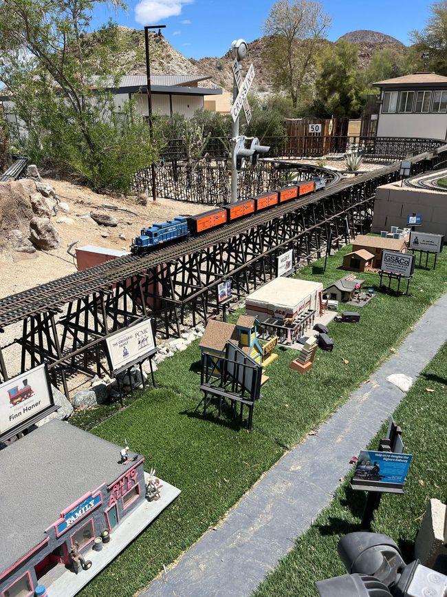Treno in miniatura allo zoo