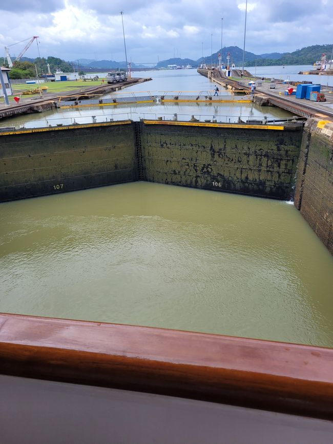 Day 41 of 175: Around the world cruise - Day passage through the Panama Canal
