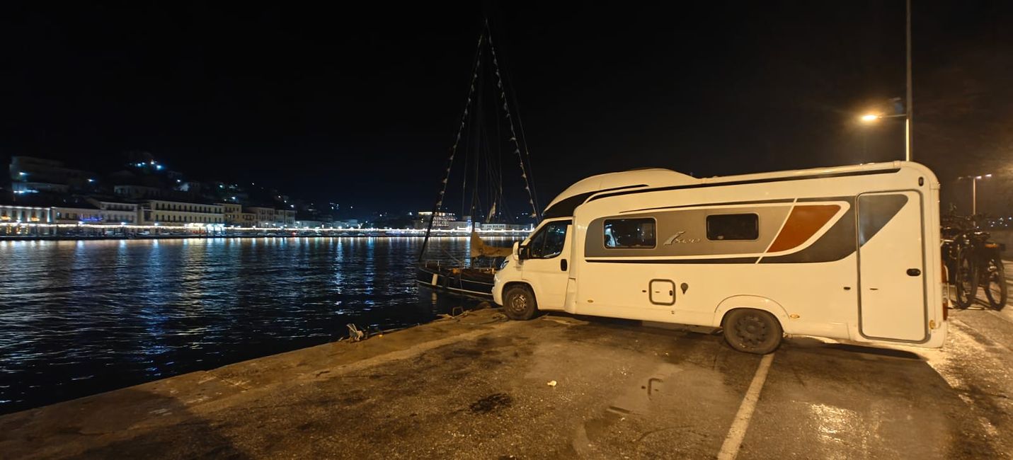 Porto di Gythio di notte