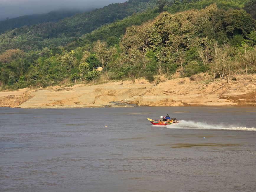 Auf dem Mekong von Luang Prabang nach Ban Houayxay