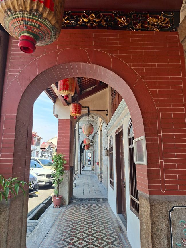 A lovely shophouse corridor 