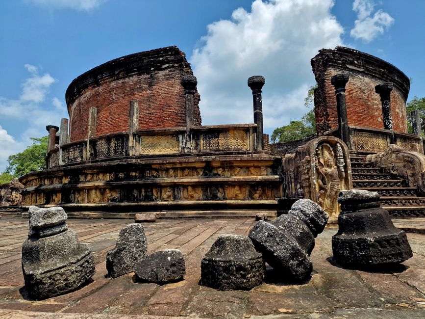 Polonnaruwa - 1000 años de historia y algo aprendido.