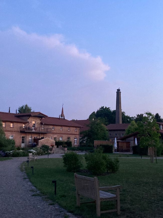 Caryatids and a very personal tour at
"Gut Boltenhof"
in Brandenburg