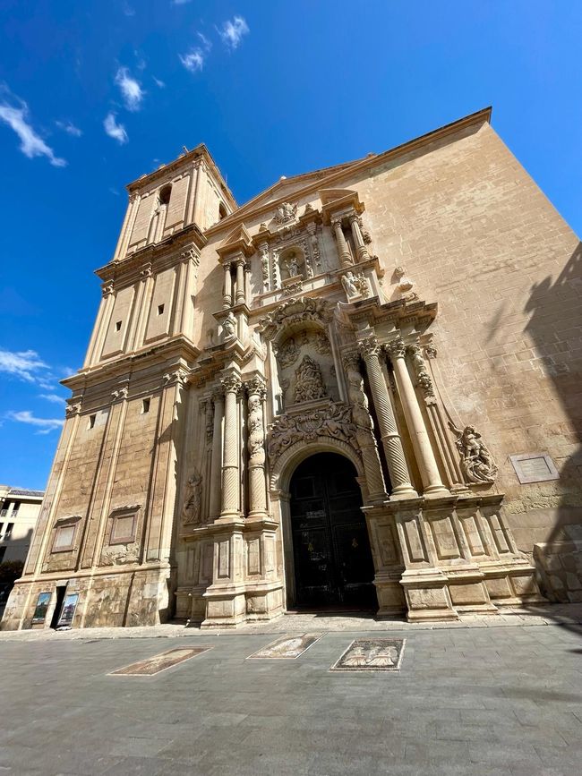 One of the two main entrances to the Basilica of Santa Maria.