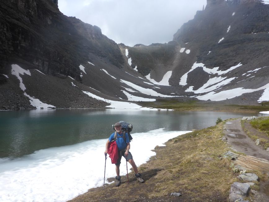 Lac Minnestina et derrière le Sentinel Pass 2600m