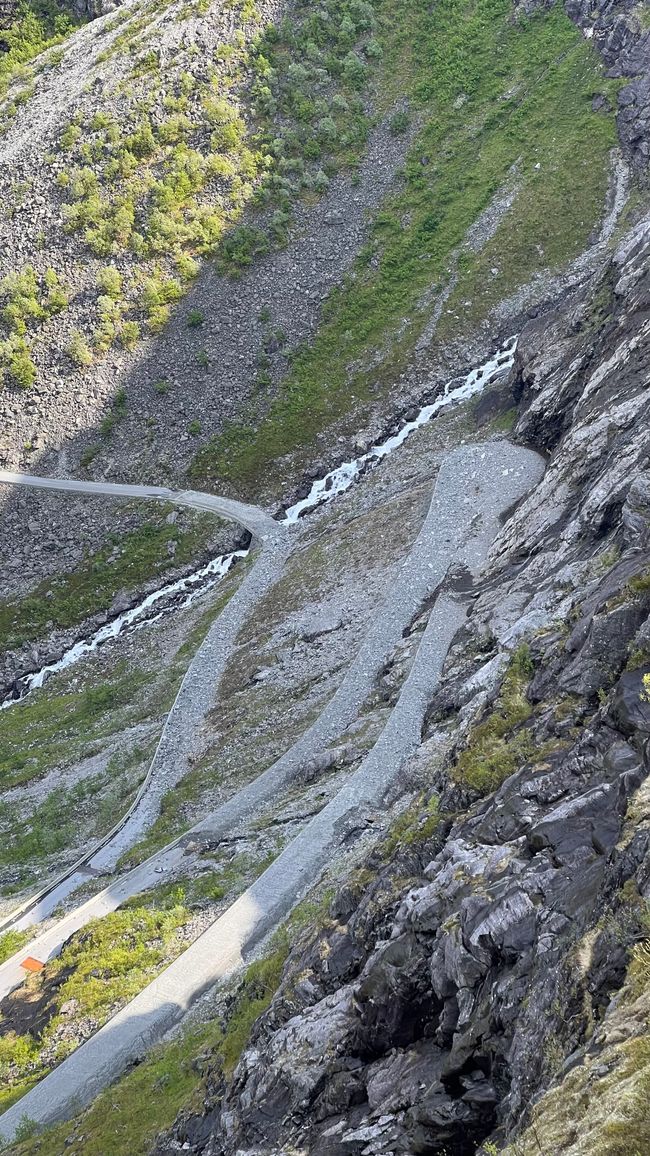 Straße gesperrt, weil verschüttet