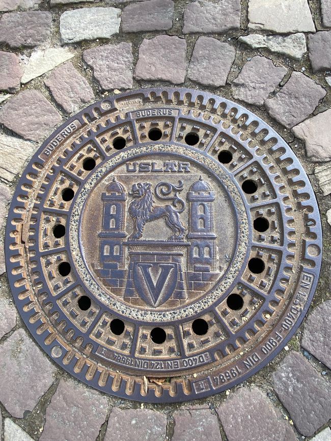 Sogar die Kanaldeckel sehen interessant aus