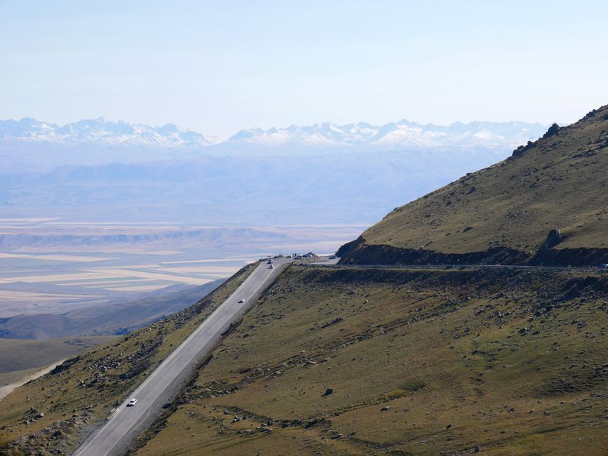 Paso montañoso en la meseta de Suusamyr