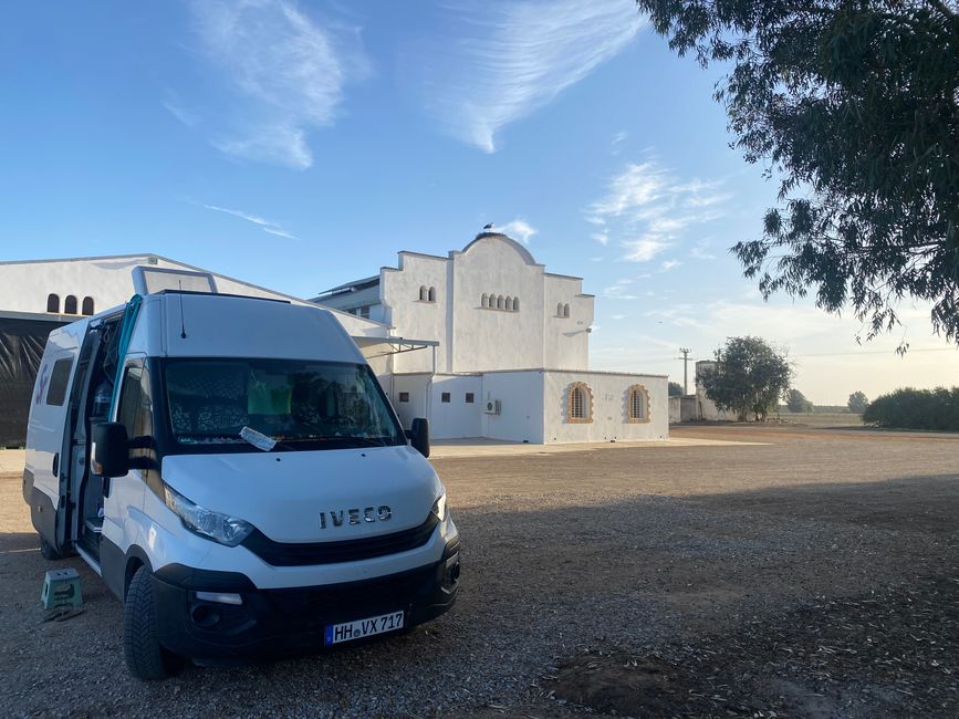 Übernachtungsstopp auf dem Weingut "Hacienda der Störche" (mit Störchen im Hintergrund)