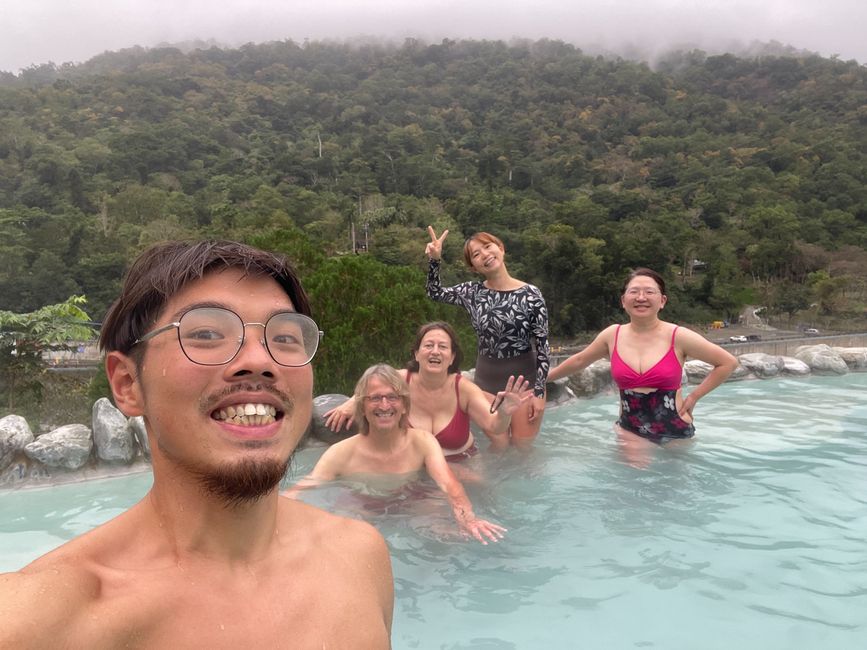 Hot Spring, mit unserem herzlichen Vermieterehepaar und unserer witzigen Mitbewohnerin 