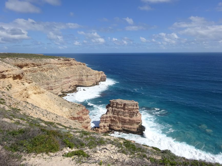 Cliffs along the Bigurda Trail