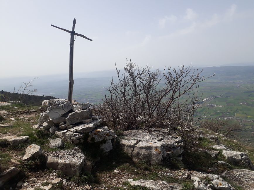 At this summit cross, I have completed the steep climb and have a beautiful hike ahead of me.