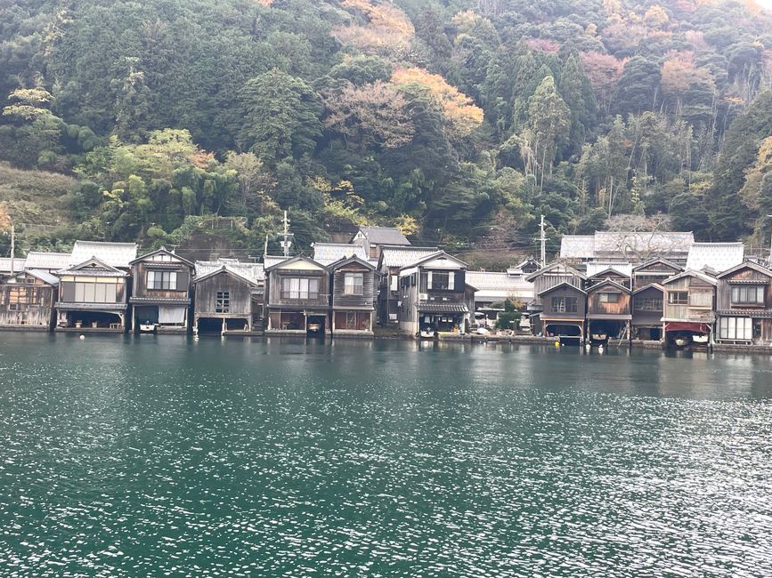 25.Capítulo: Un hermoso pueblo pesquero deshabitado y sentados en una maceta en Amanohashidate