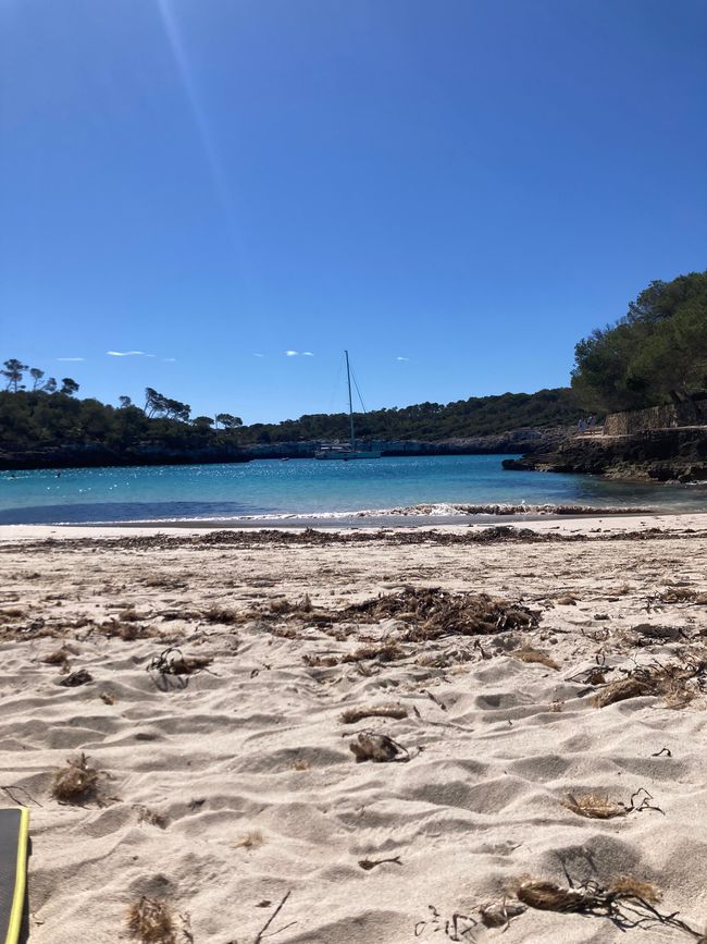 Cala Mondrago-es wird angebadet
