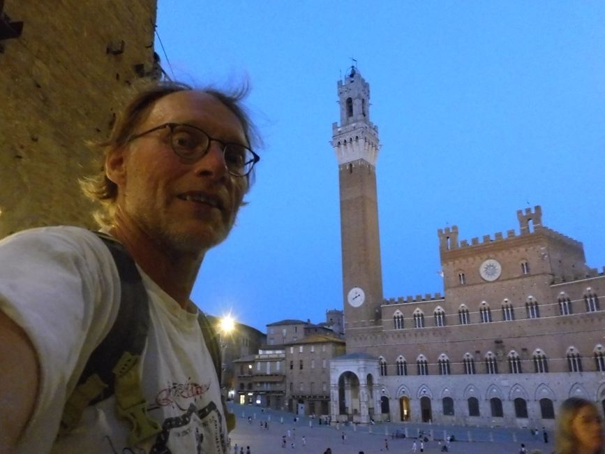 Um 20h auf dem Campus von Siena 