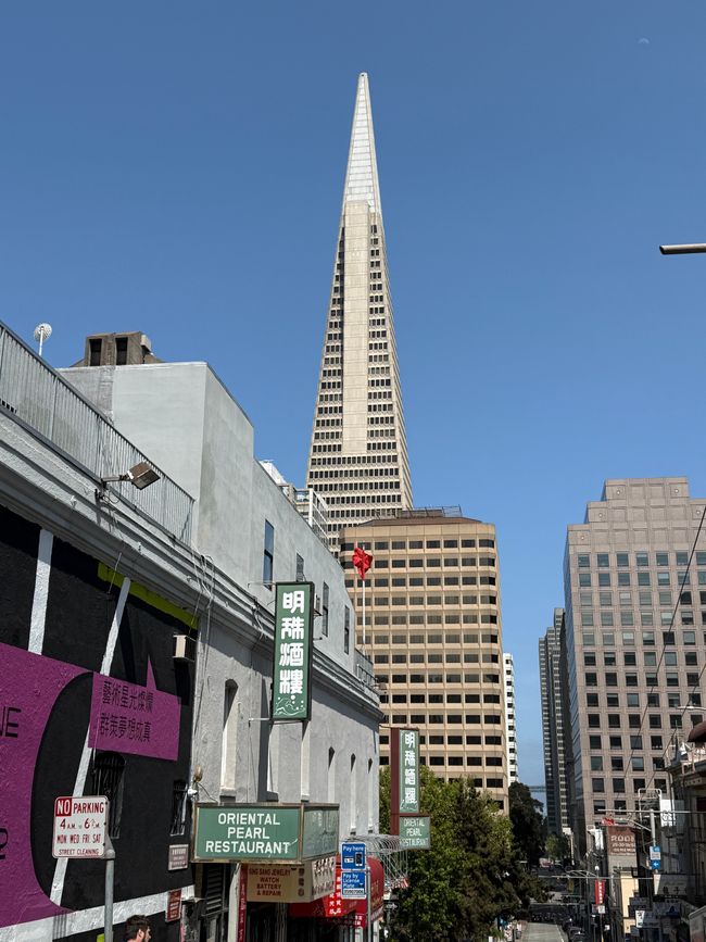 Transamerica Pyramid juste à côté