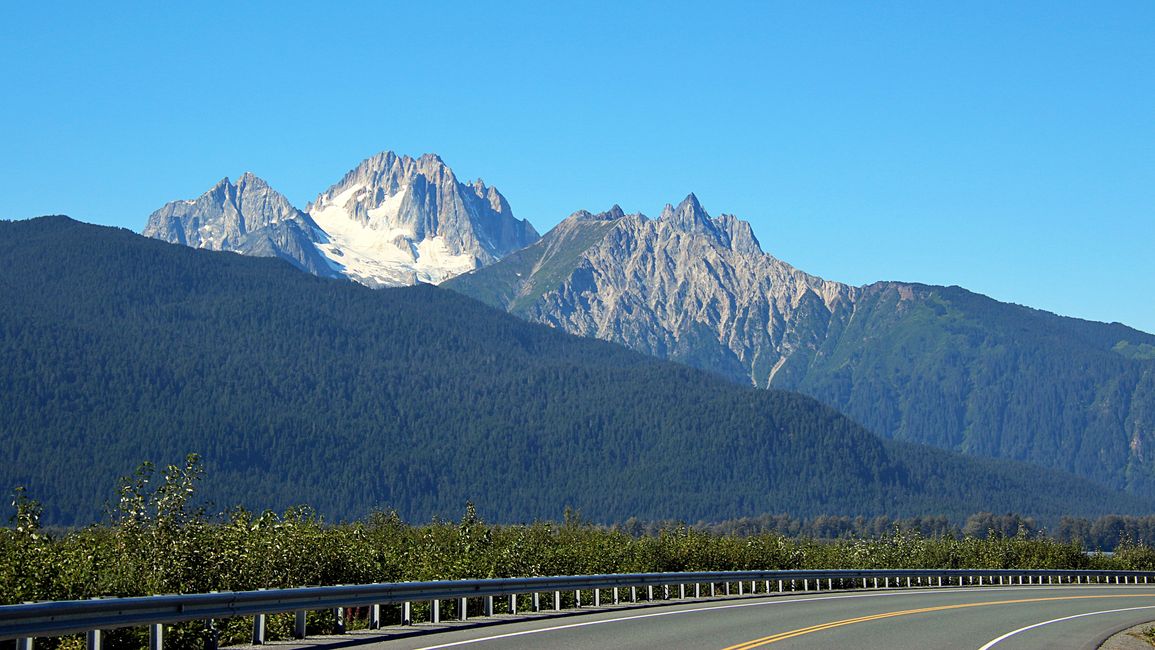 Tag 27: Bärenshow & fantastische Bergwelten - zurück nach Yukon/Kanada