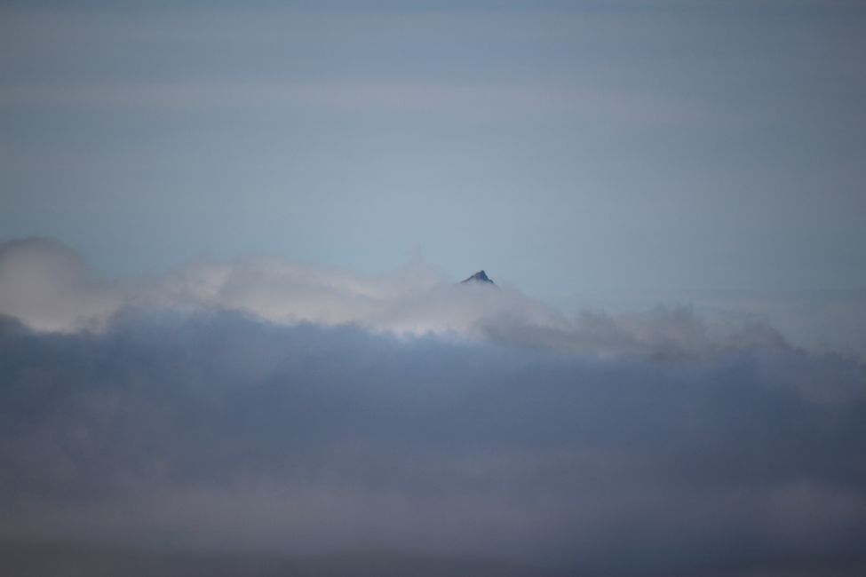 Bergspitze in den Wolken