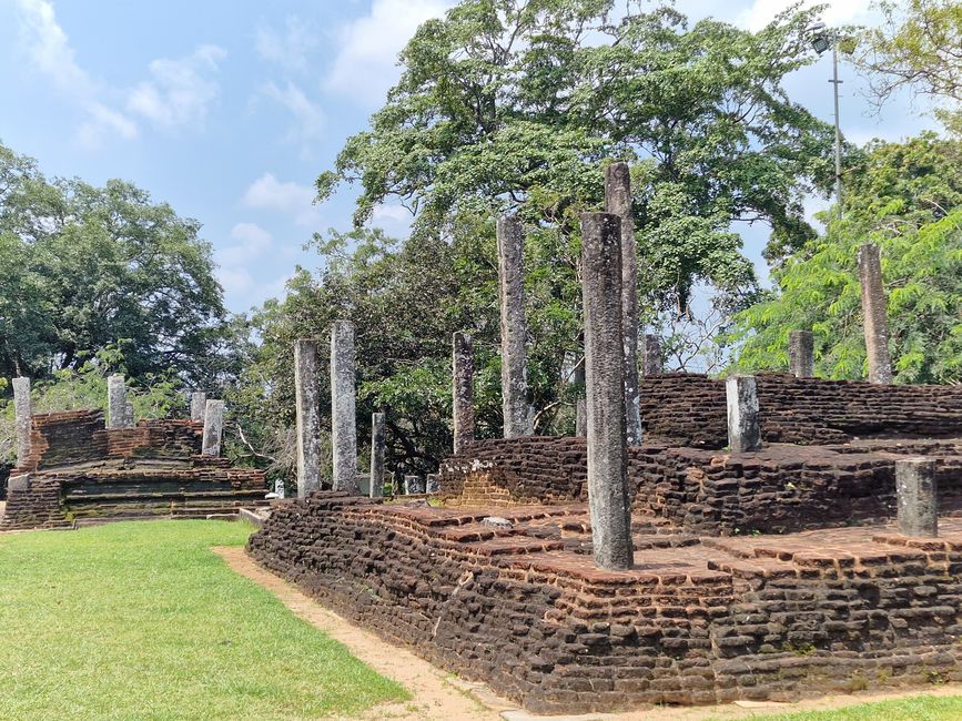 Polonnaruwa - 1000 años de historia y algo aprendido.