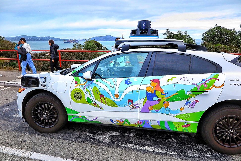 Die WAYMOS sind in San Francisco zahlreich vertreten und irgendwie witzig.