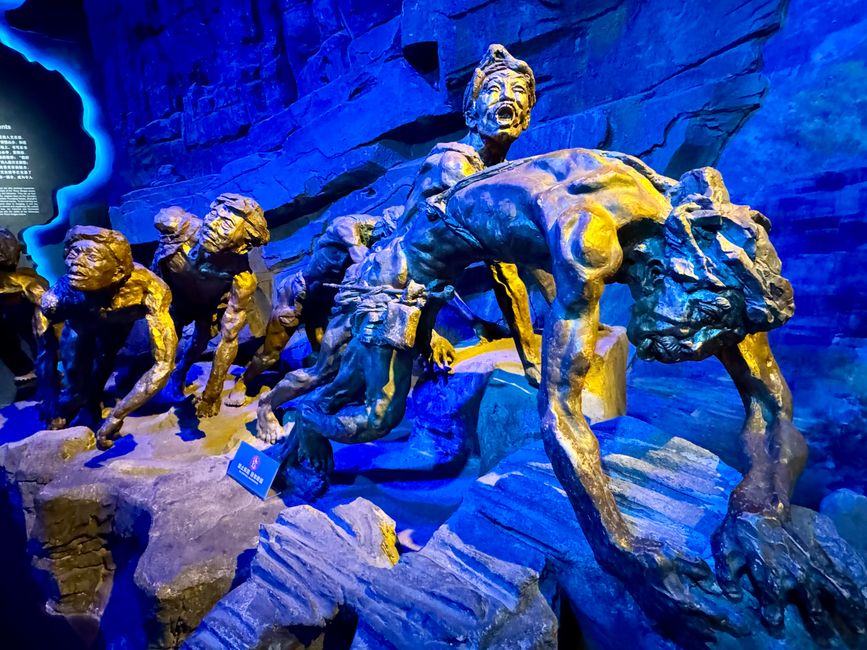 With the Bullet Trains 🚅
CHINA 🇨🇳 & JAPAN 🇯🇵 Discovering      
Part 3: Chongqing