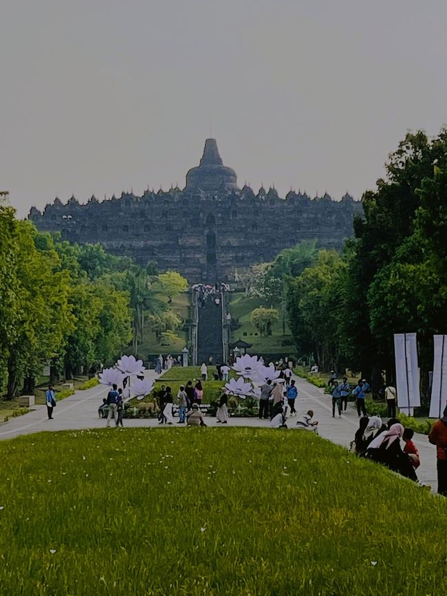 in Indonesia; soon the public dubbed the conspicuously orange service vehicles the nickname