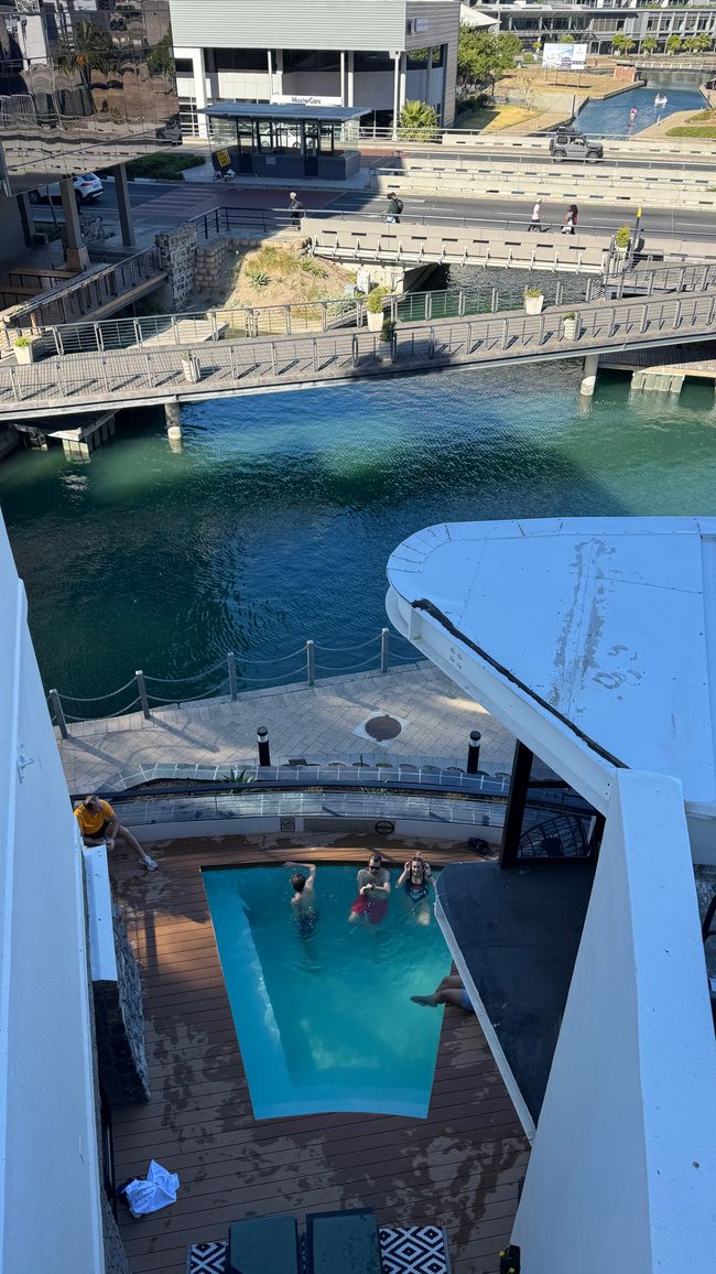 Ausblick von unserer Etage zum Pool 