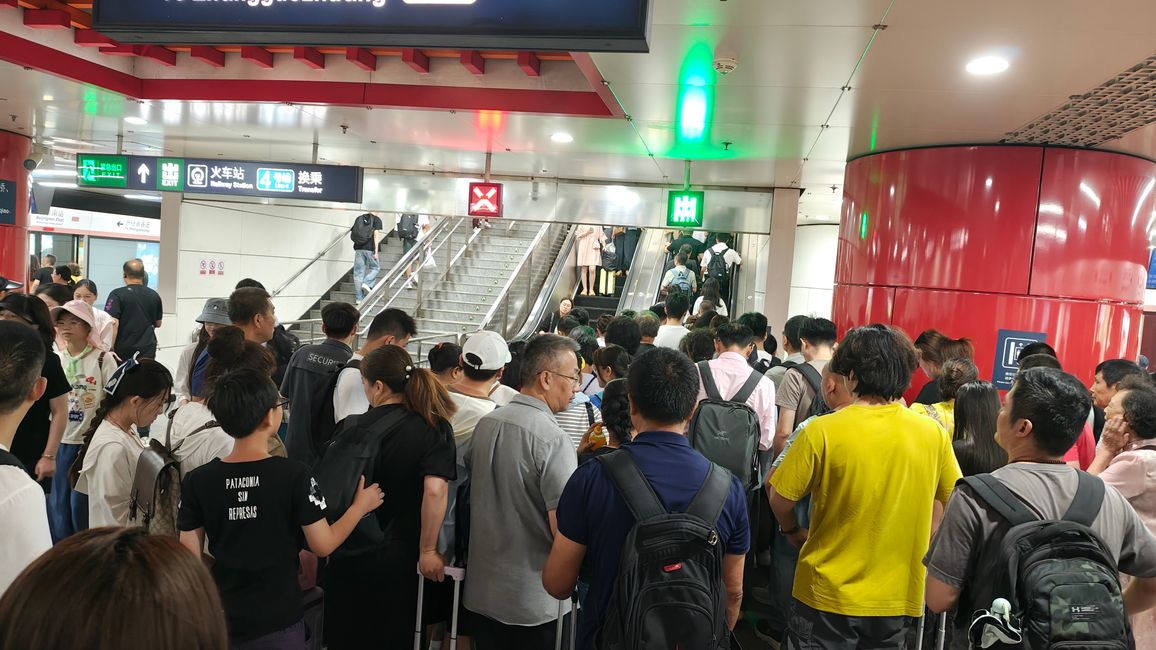 Folla alla stazione sud