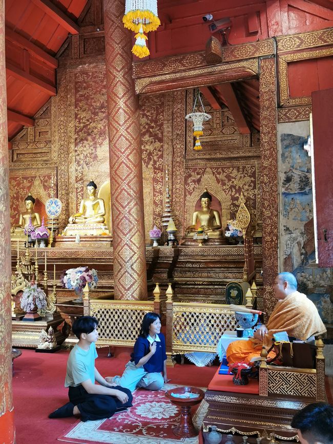 ... hier konnte man auch mit den Mönchen plaudern ... da mein Thai nicht akzentfrei ist, habe ich es gelassen ... 